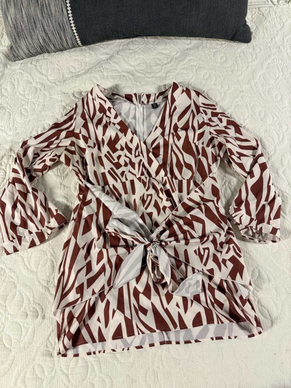 Curve Rust and White Abstract Zip-Back Top